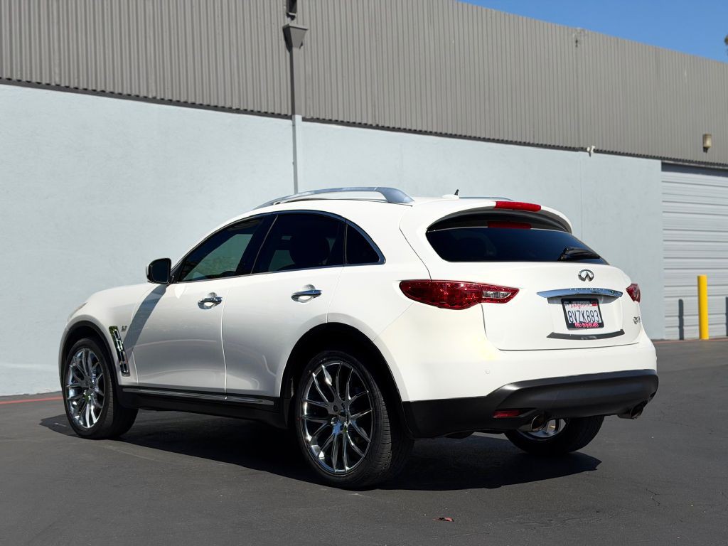 2014 INFINITI QX70 Image 9