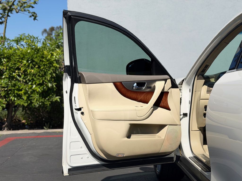 2014 INFINITI QX70 Image 10