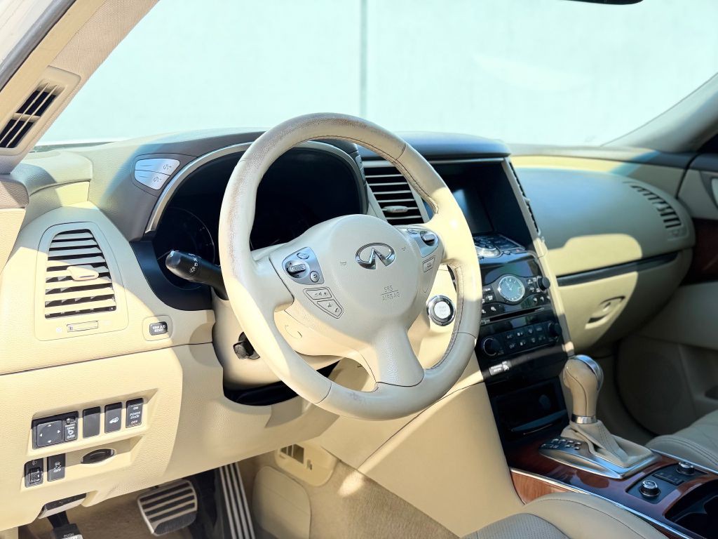 2014 INFINITI QX70 Image 11