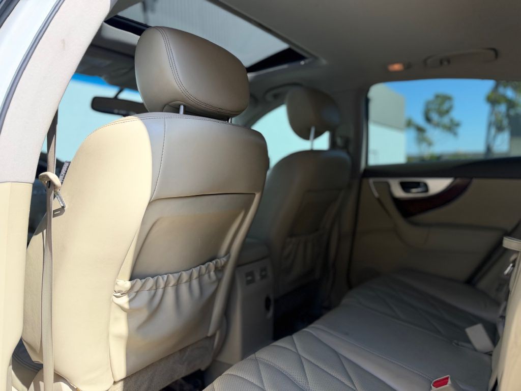 2014 INFINITI QX70 Image 13