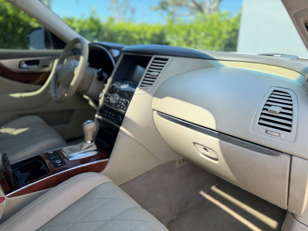 2014 INFINITI QX70 Image 17