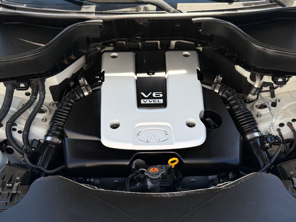 2014 INFINITI QX70 Image 21