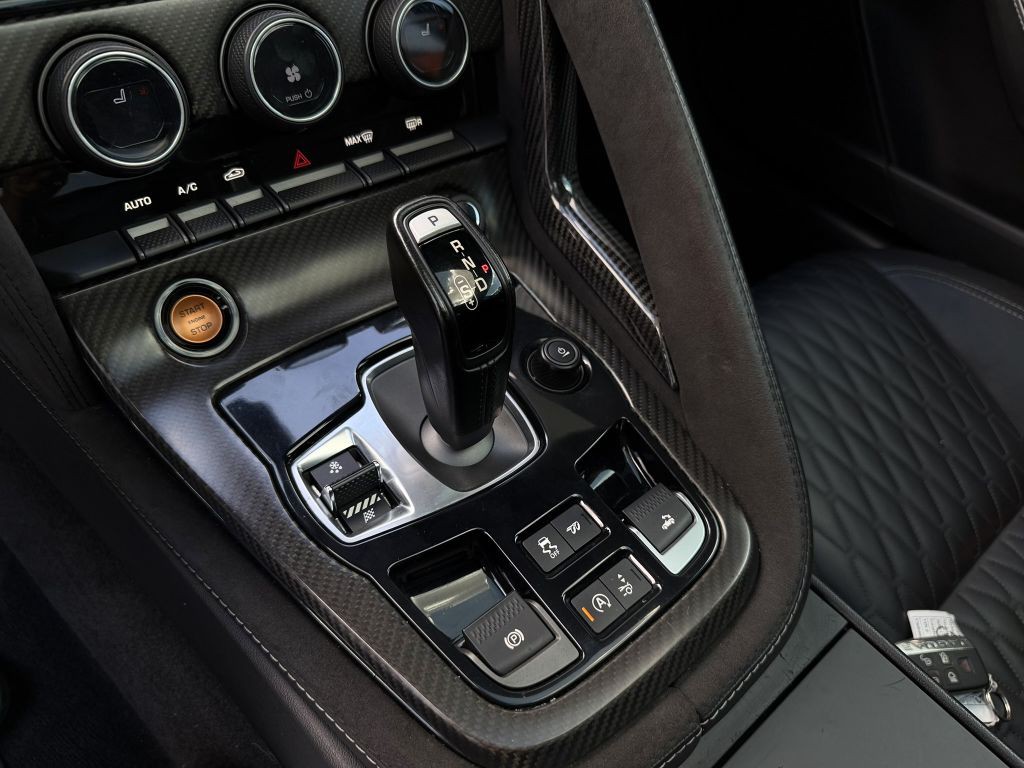 2017 Jaguar F-TYPE Image 24