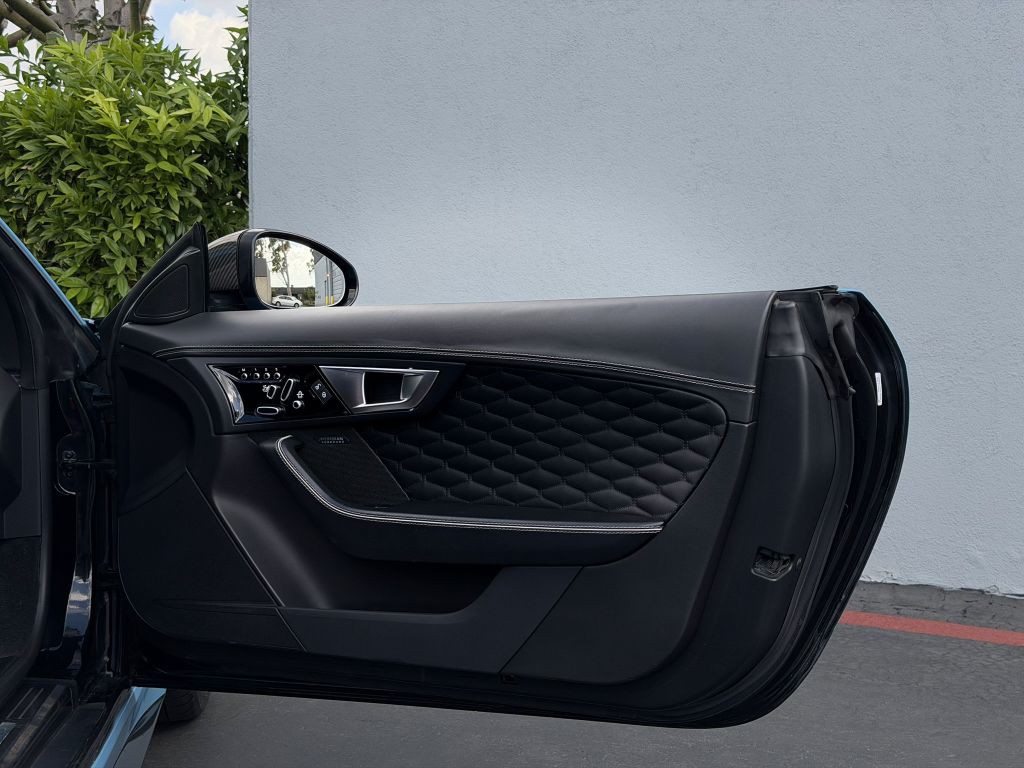 2017 Jaguar F-TYPE Image 25