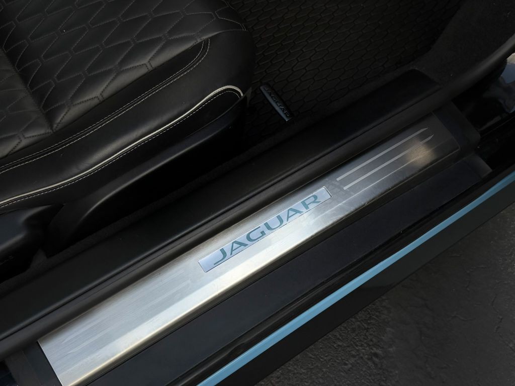 2017 Jaguar F-TYPE Image 27