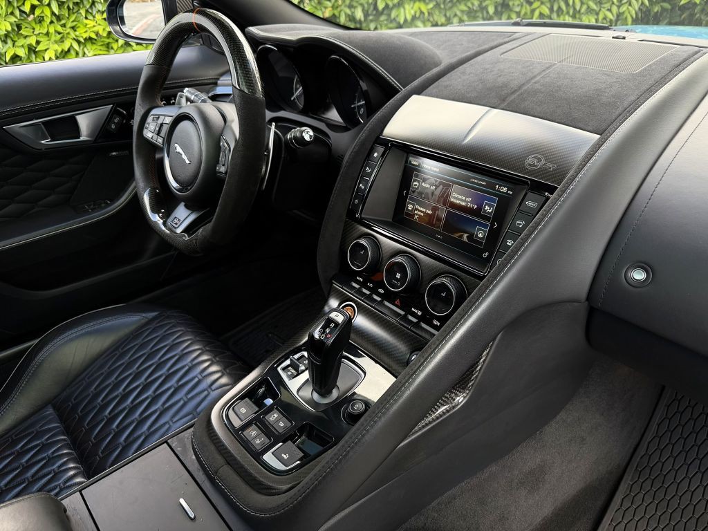 2017 Jaguar F-TYPE Image 30