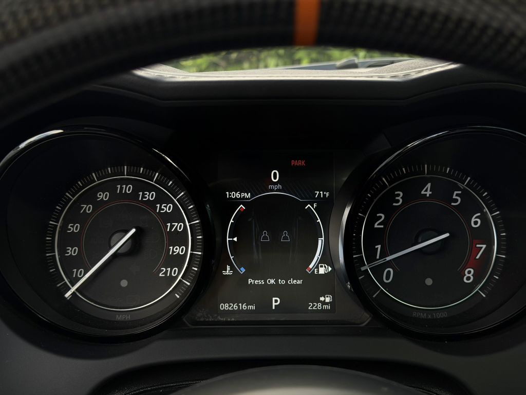 2017 Jaguar F-TYPE Image 31