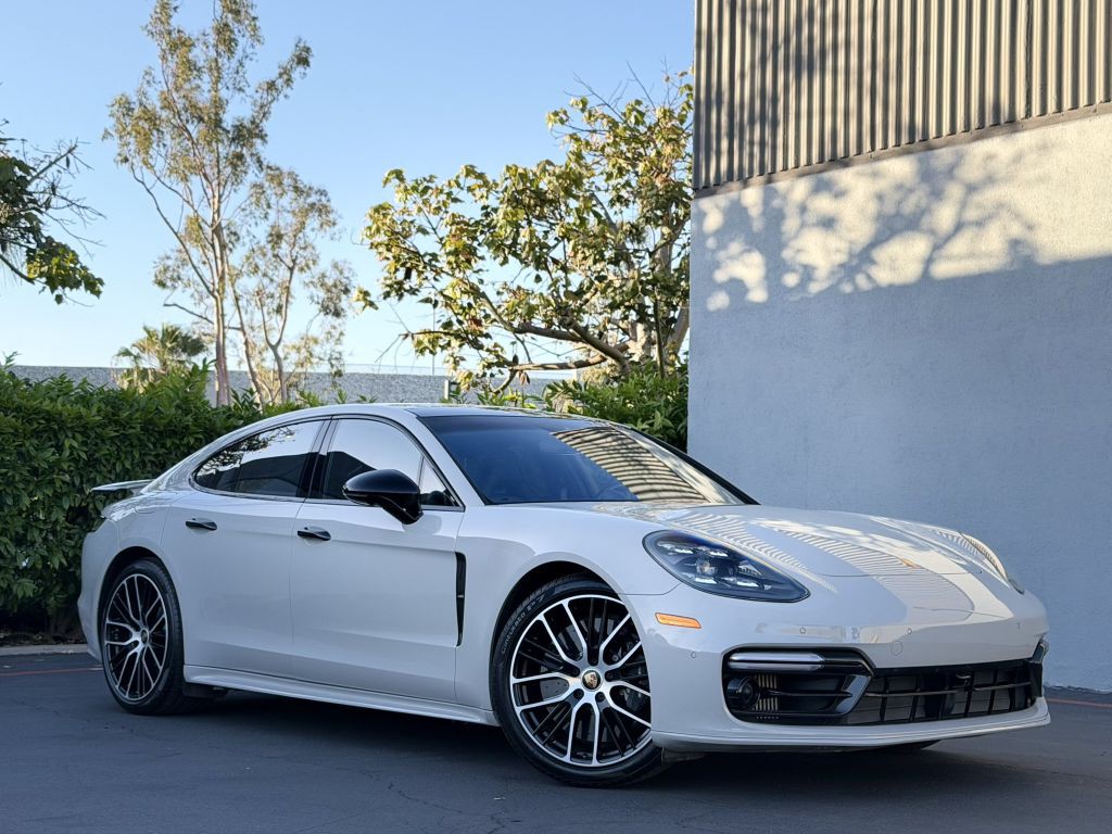 2022 Porsche Panamera Image 1