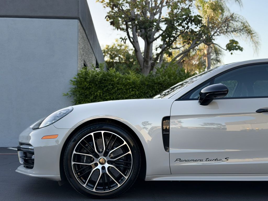 2022 Porsche Panamera Image 4
