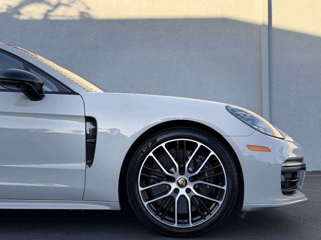 2022 Porsche Panamera Image 7