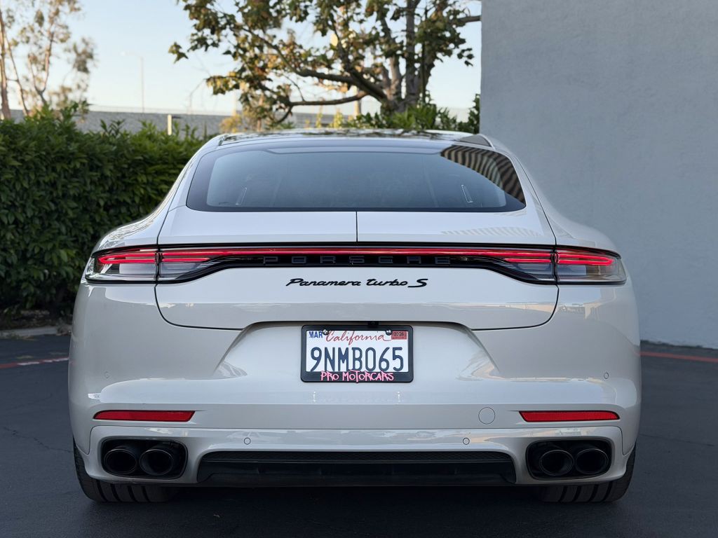 2022 Porsche Panamera Image 8