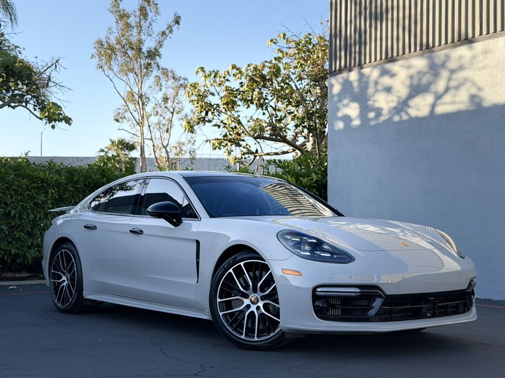 2022 Porsche Panamera Image 9