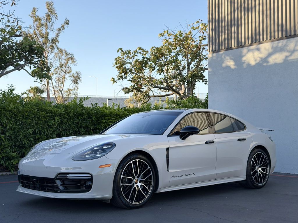 2022 Porsche Panamera Image 10