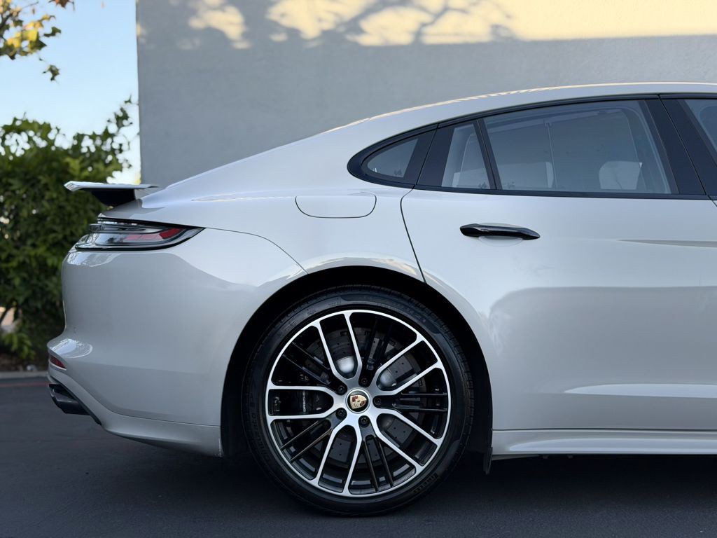 2022 Porsche Panamera Image 11