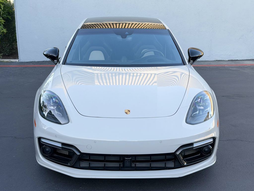 2022 Porsche Panamera Image 12