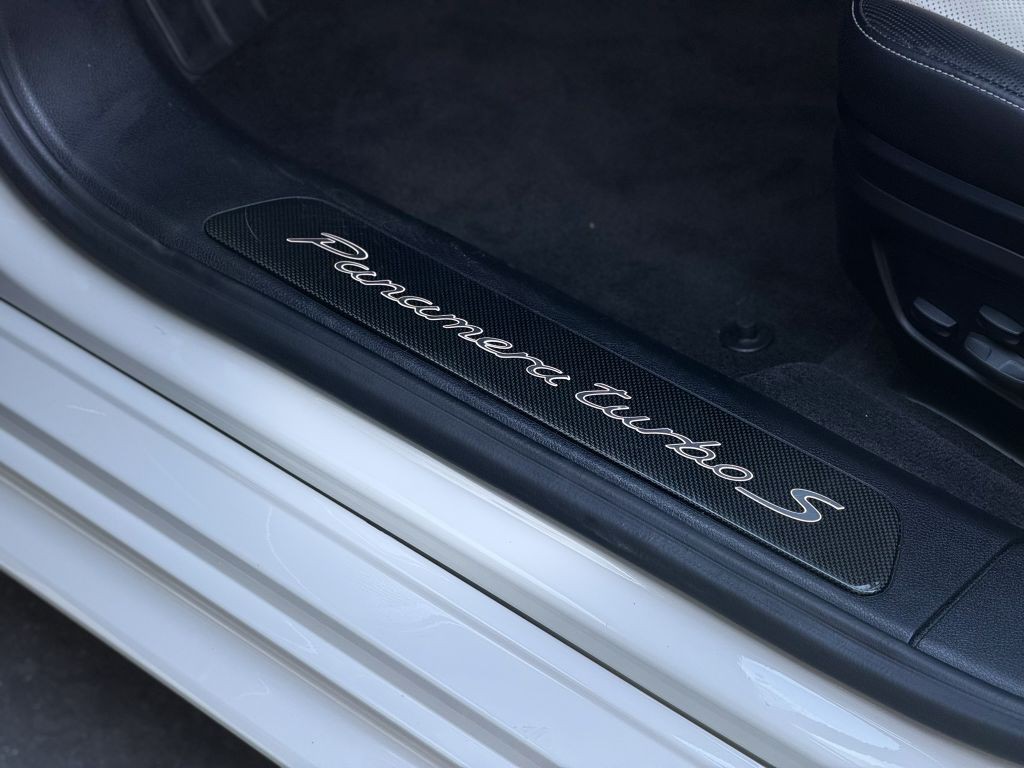 2022 Porsche Panamera Image 18