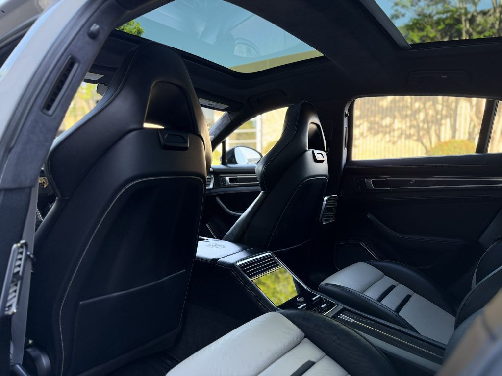 2022 Porsche Panamera Image 20