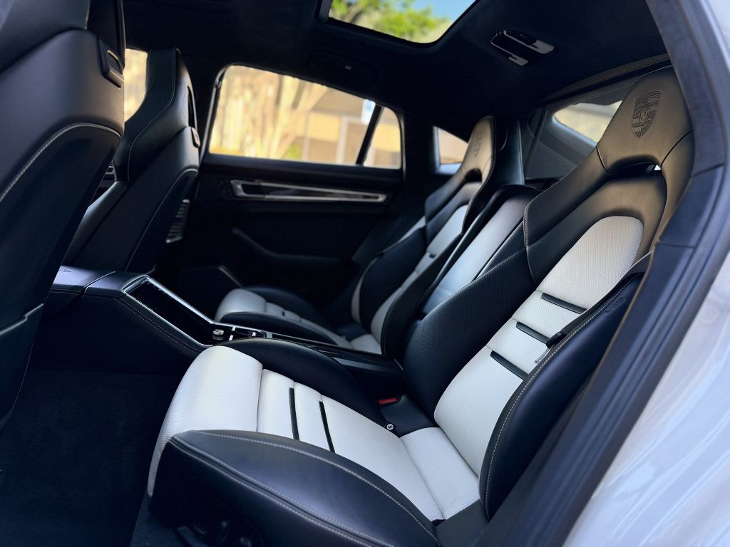 2022 Porsche Panamera Image 23