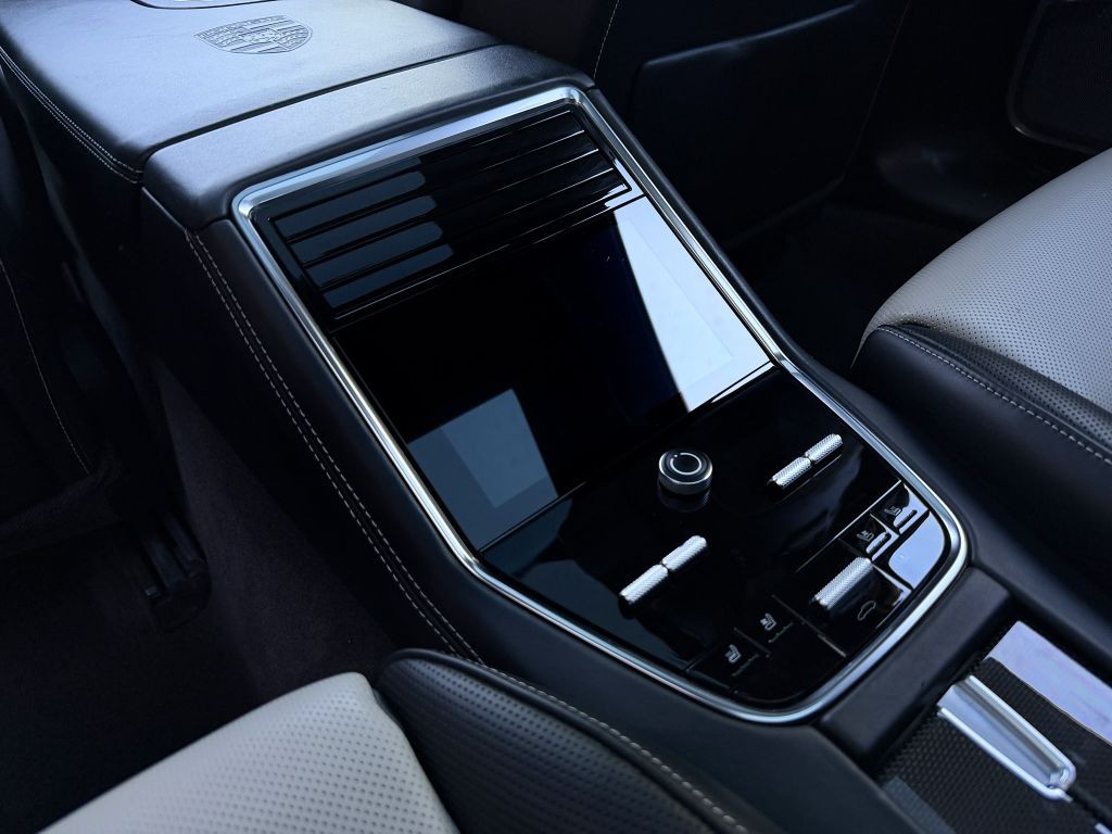 2022 Porsche Panamera Image 24