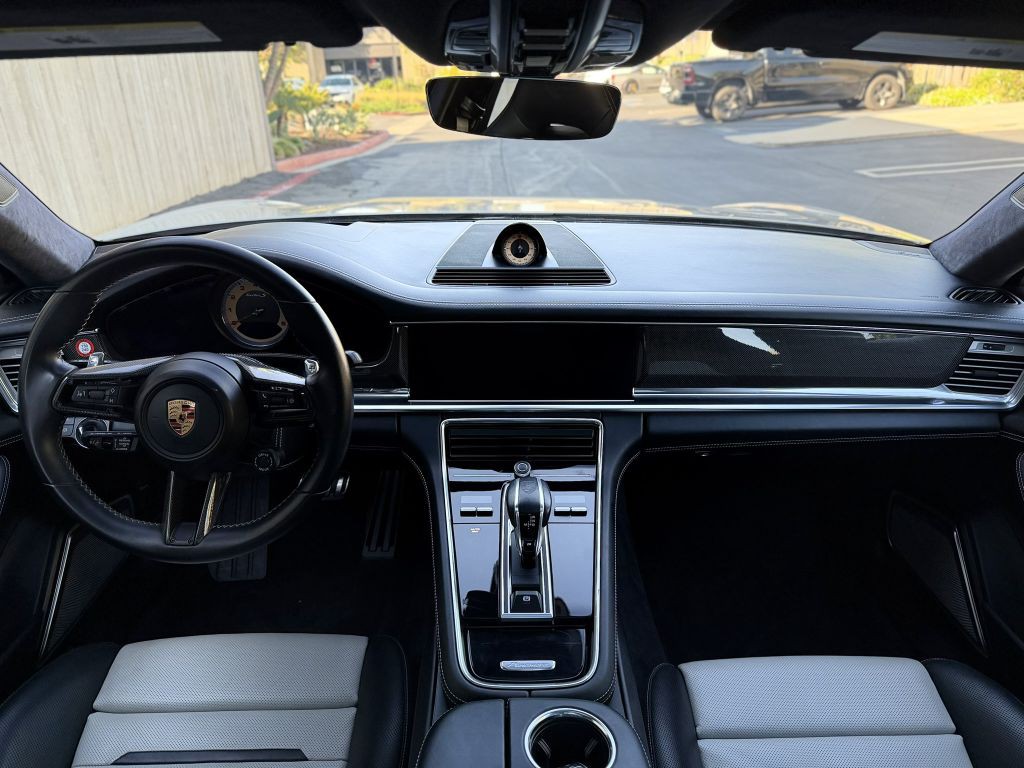 2022 Porsche Panamera Image 25