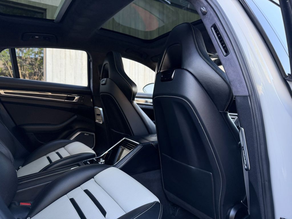 2022 Porsche Panamera Image 28