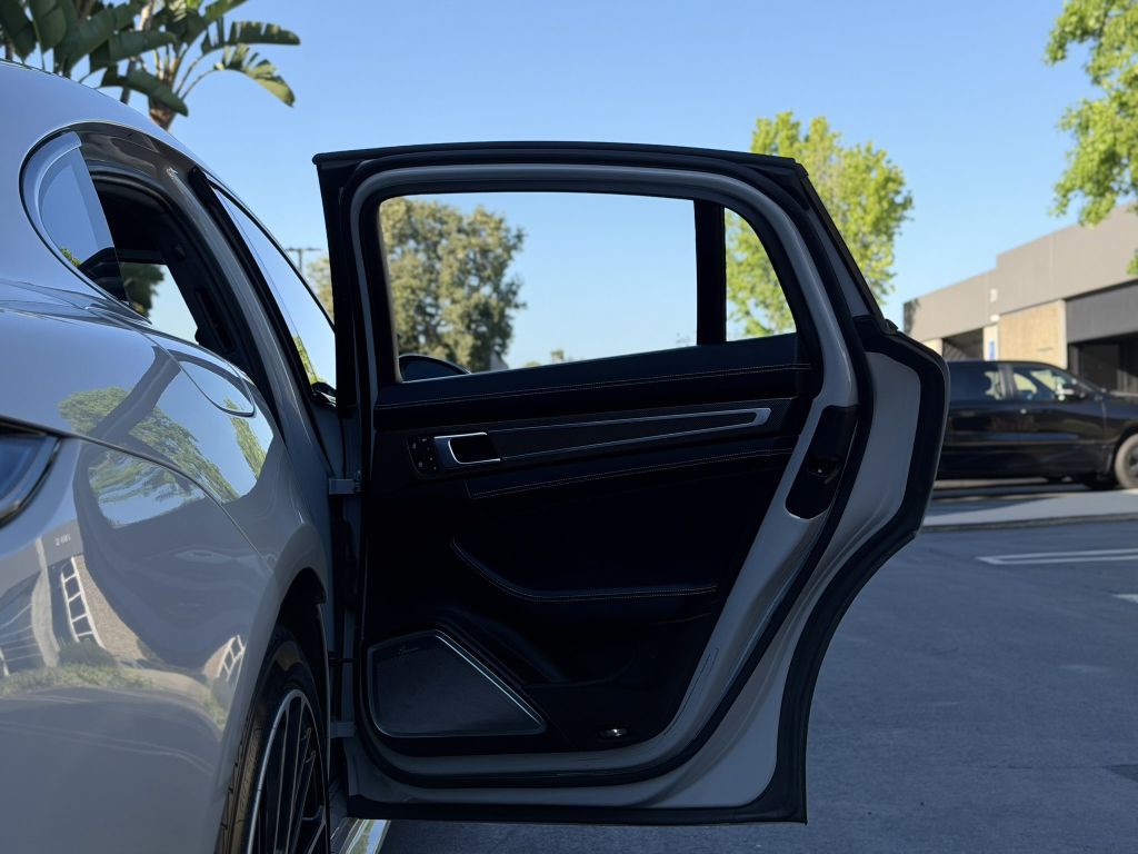 2022 Porsche Panamera Image 29