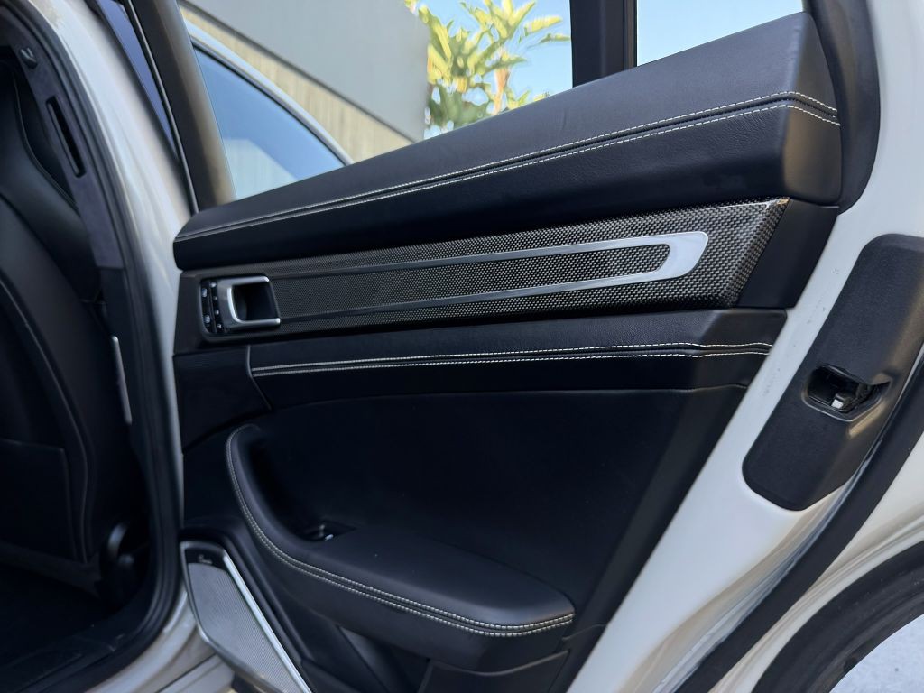 2022 Porsche Panamera Image 30