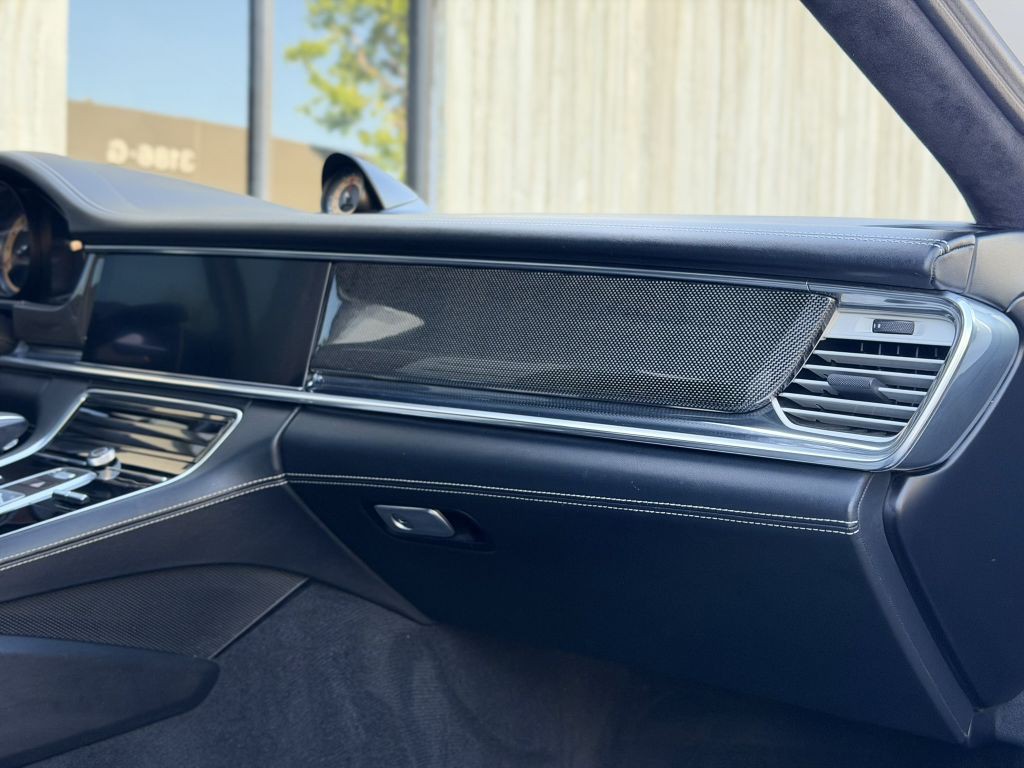 2022 Porsche Panamera Image 33