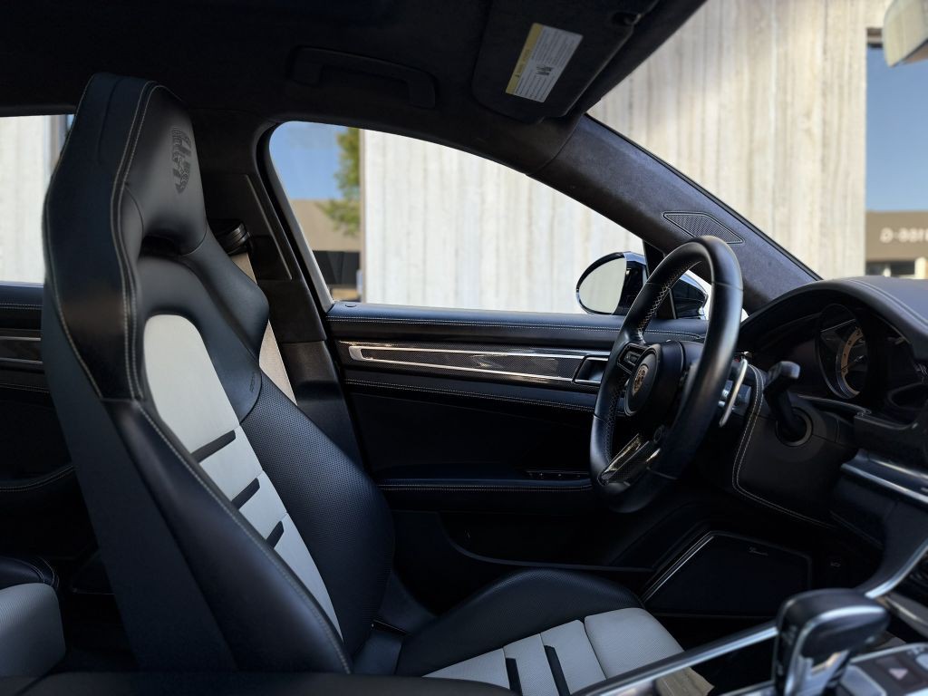 2022 Porsche Panamera Image 35