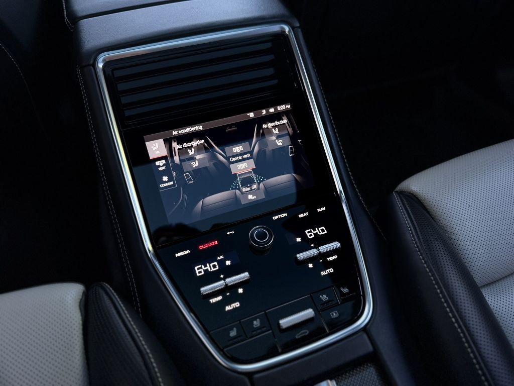 2022 Porsche Panamera Image 36