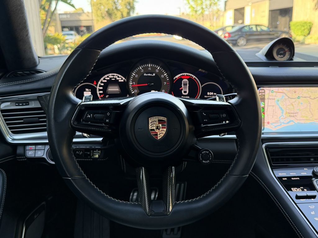 2022 Porsche Panamera Image 38