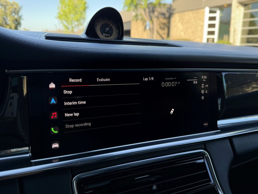 2022 Porsche Panamera Image 42