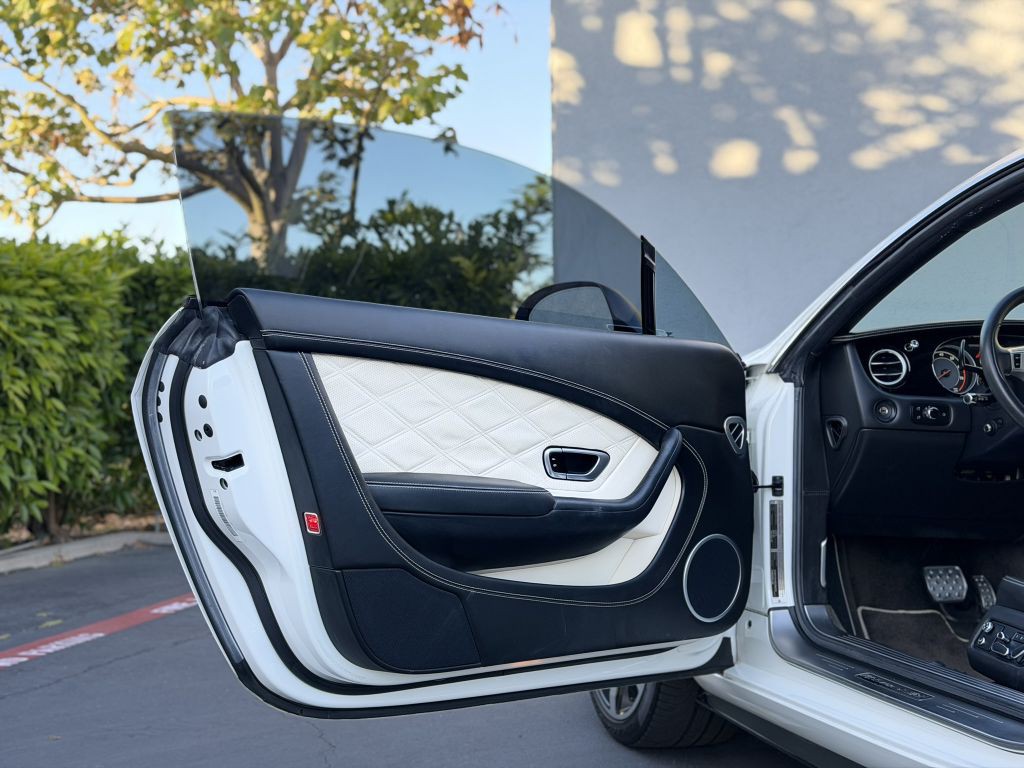 2014 Bentley Continental Image 15