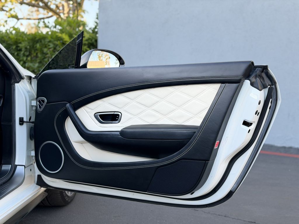 2014 Bentley Continental Image 25