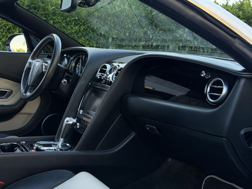 2014 Bentley Continental Image 28