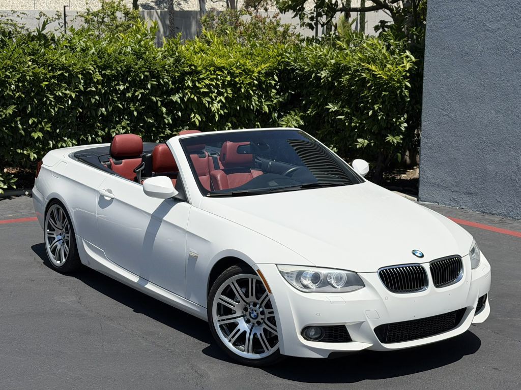 2013 BMW 3 Series Image 2
