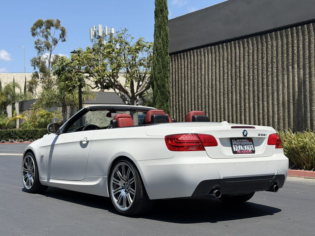 2013 BMW 3 Series Image 3