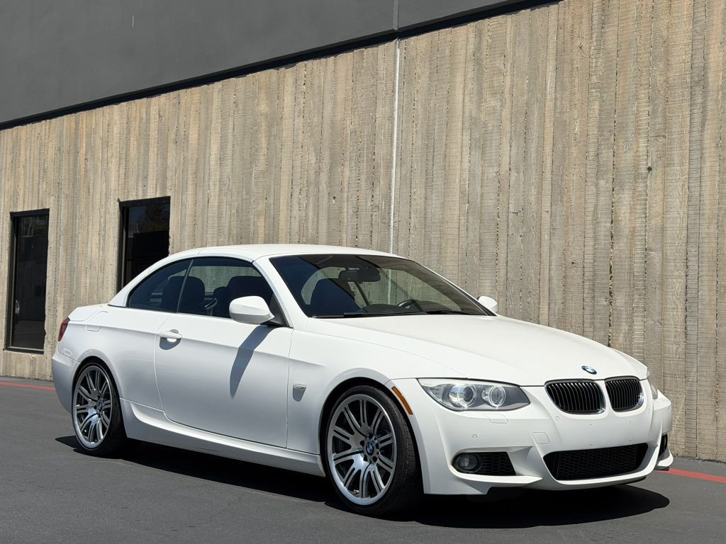 2013 BMW 3 Series Image 12