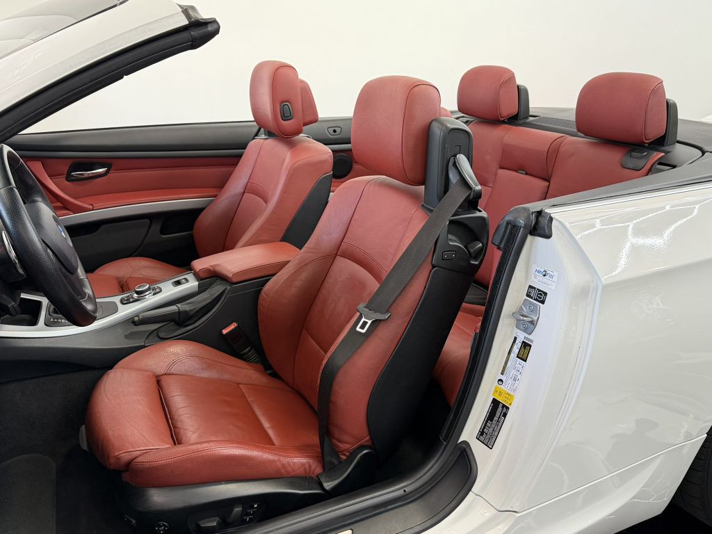 2013 BMW 3 Series Image 19