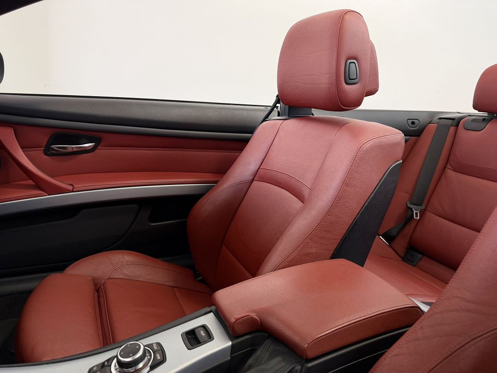 2013 BMW 3 Series Image 23