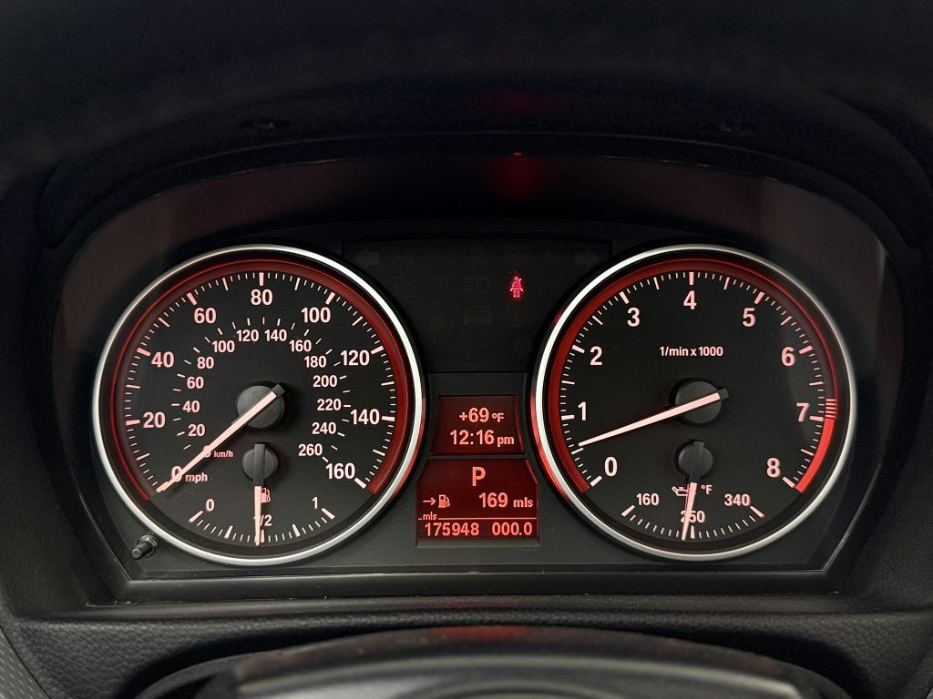 2013 BMW 3 Series Image 24