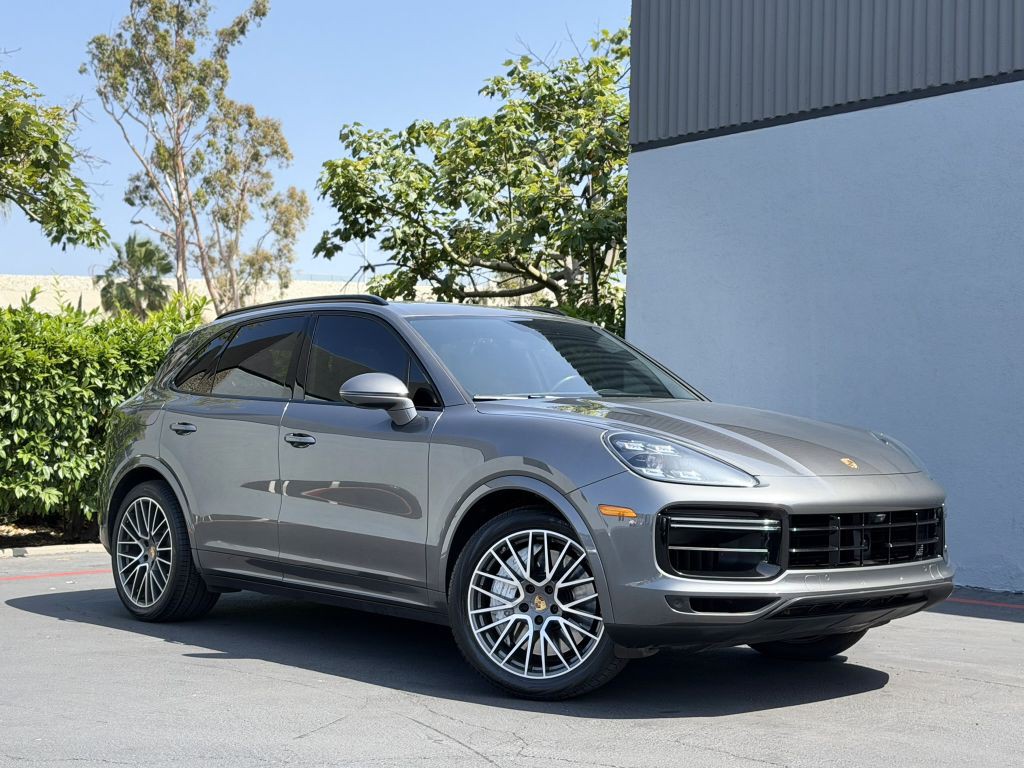 2021 Porsche Cayenne Image 2
