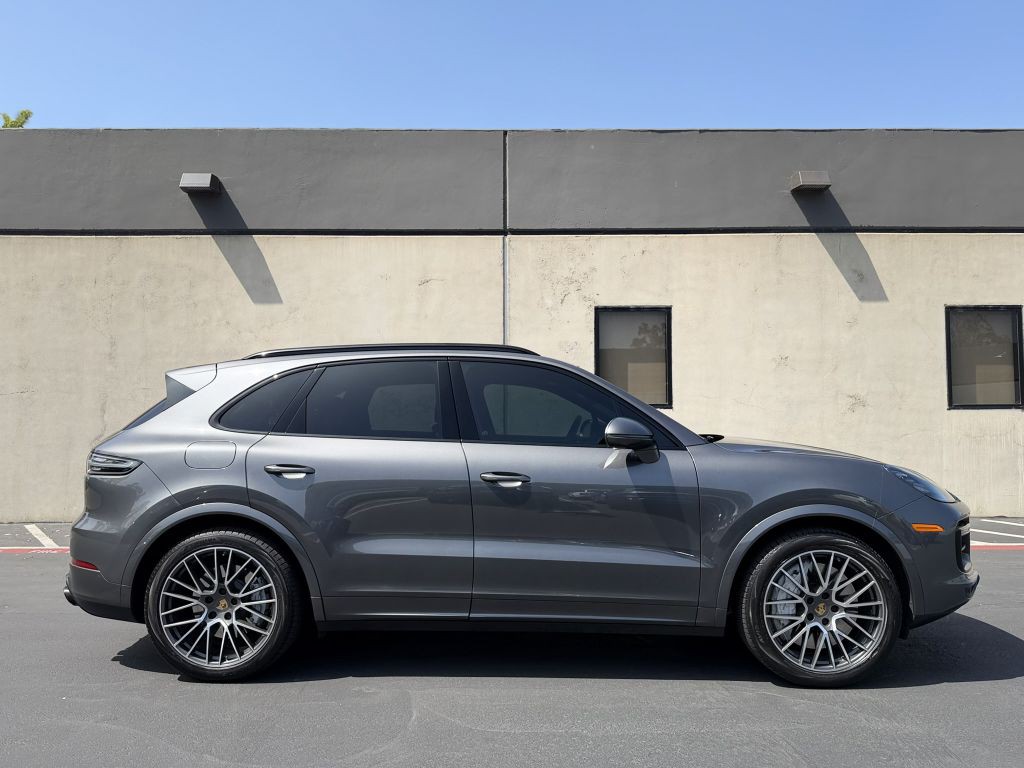2021 Porsche Cayenne Image 3