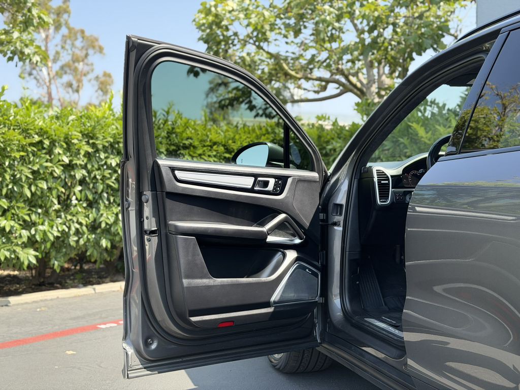 2021 Porsche Cayenne Image 22