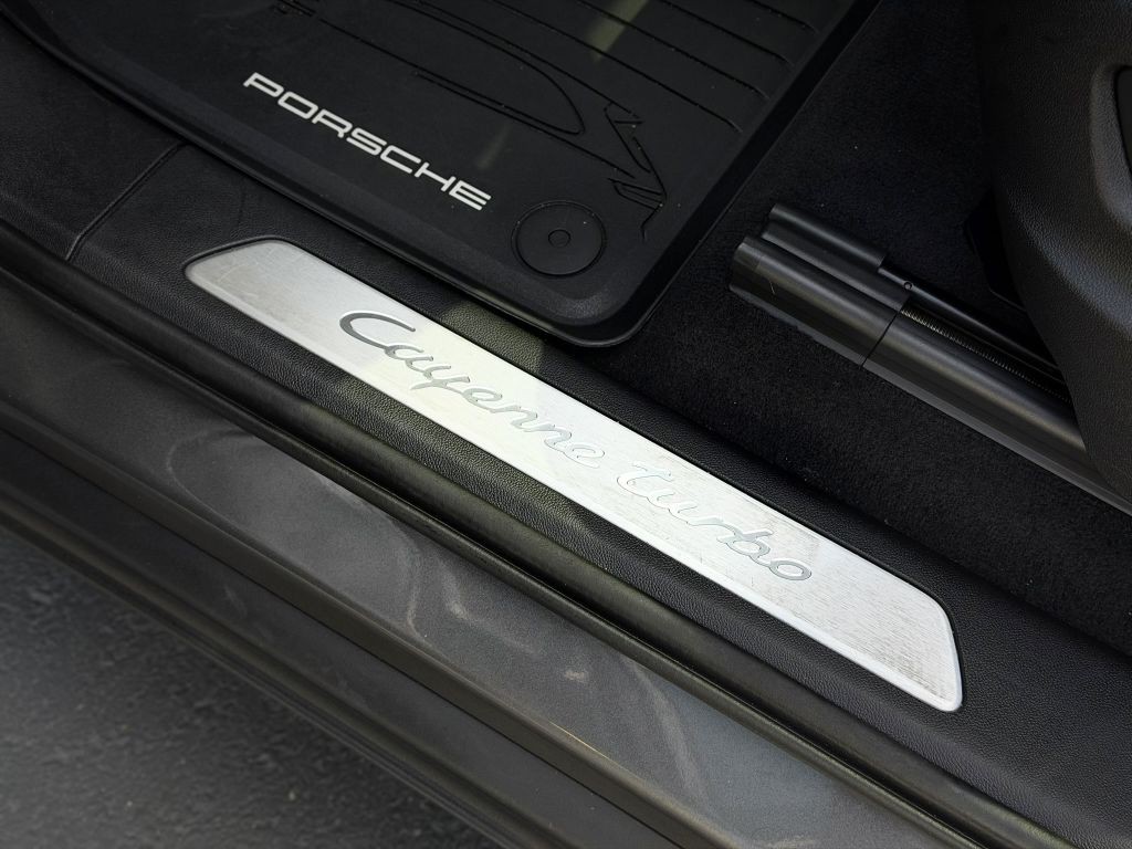 2021 Porsche Cayenne Image 24