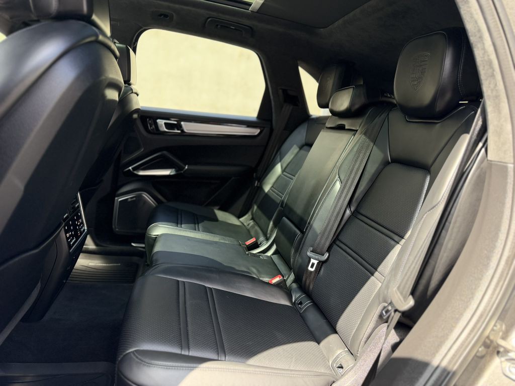 2021 Porsche Cayenne Image 26