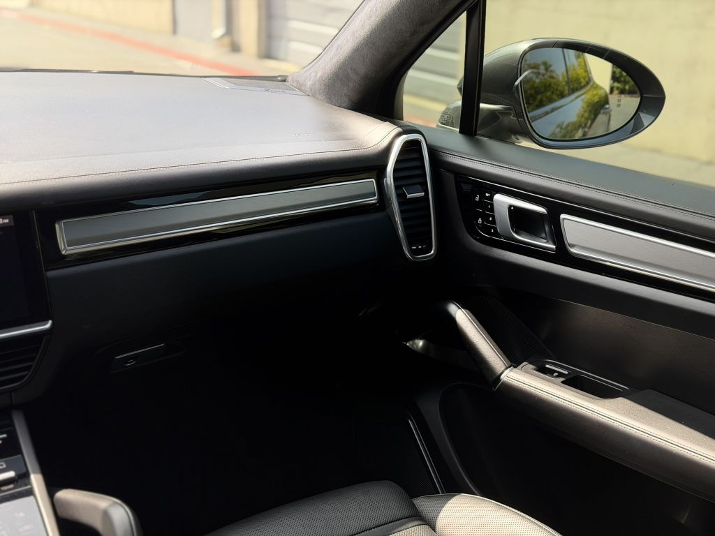 2021 Porsche Cayenne Image 32
