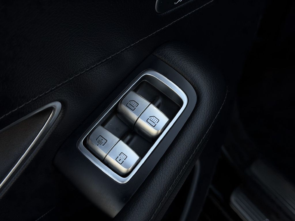 2016 Mercedes-Benz S-Class Image 25