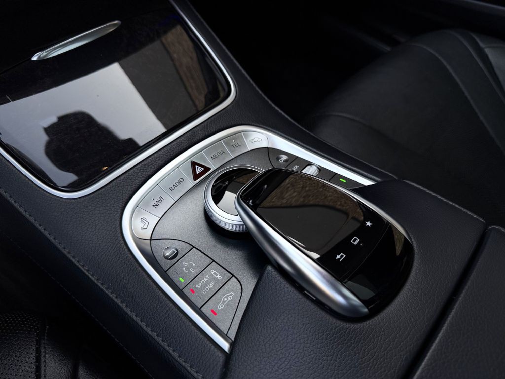 2016 Mercedes-Benz S-Class Image 30