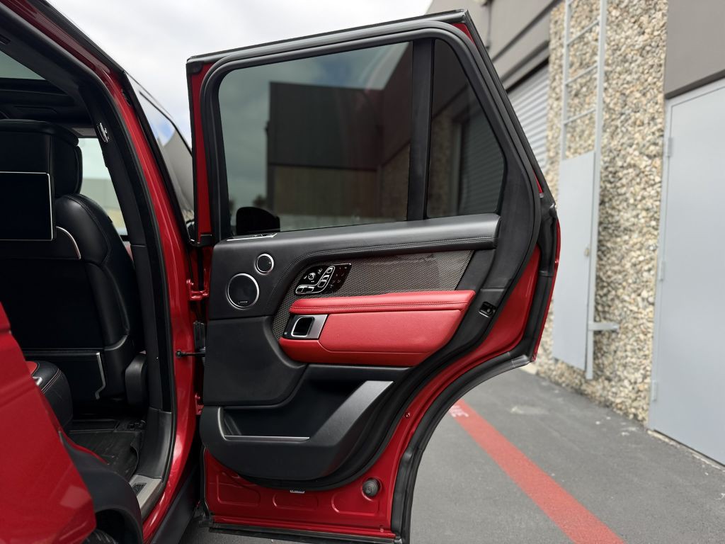 2018 Land Rover Range Rover Image 32